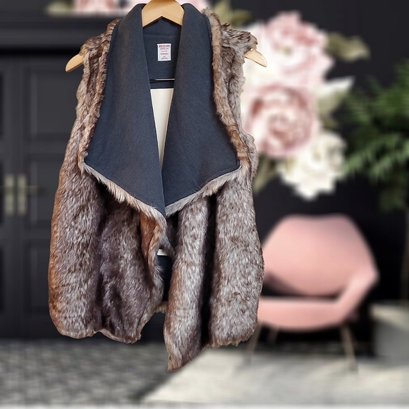 [Reversible] Faux Fur Waterfall Vest - Picture 2 of 9